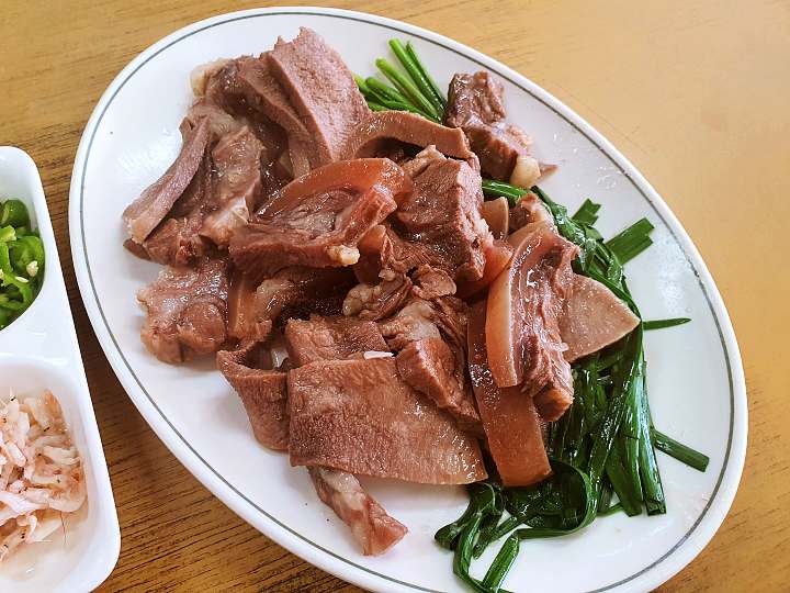 토요일은 밥이좋아 예산 백종원 예산시장 부근 소머리 국수 맛집 소머리국밥 장터 국밥 수육 예산10미 현지인 추천 토밥 좋아 방송정보