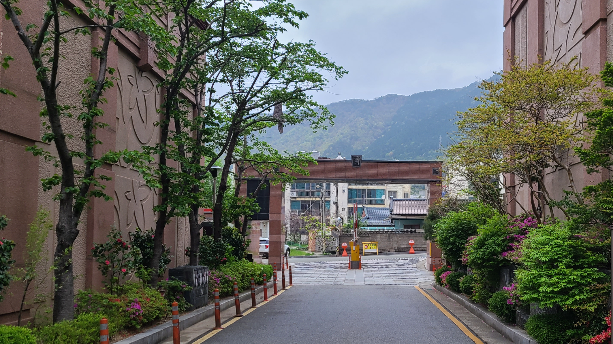 아파트 정문