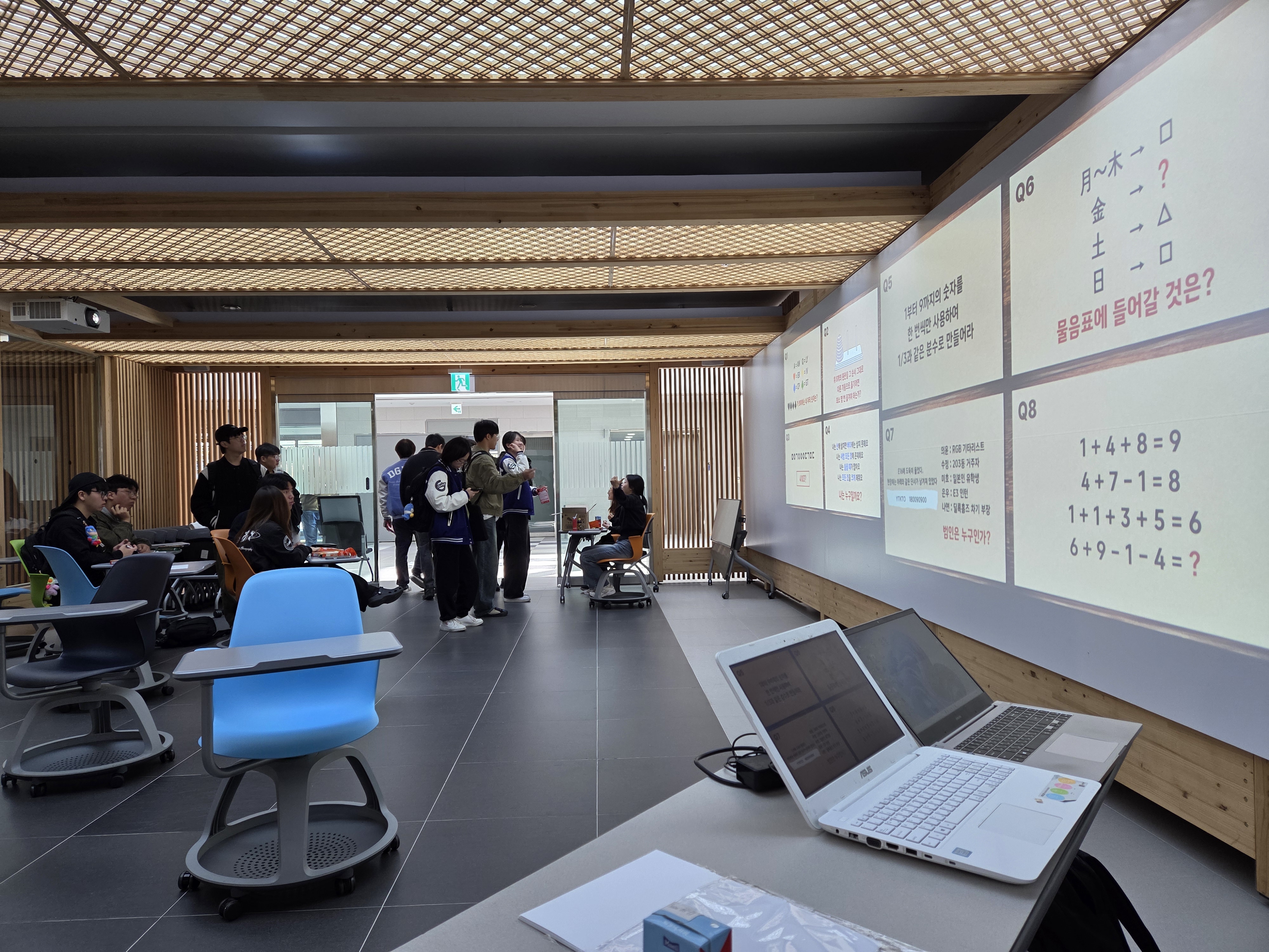 [포토] 추리 동아리 ‘딜록홈즈’의 <레이튼교수와 이상한 딜록홈즈>