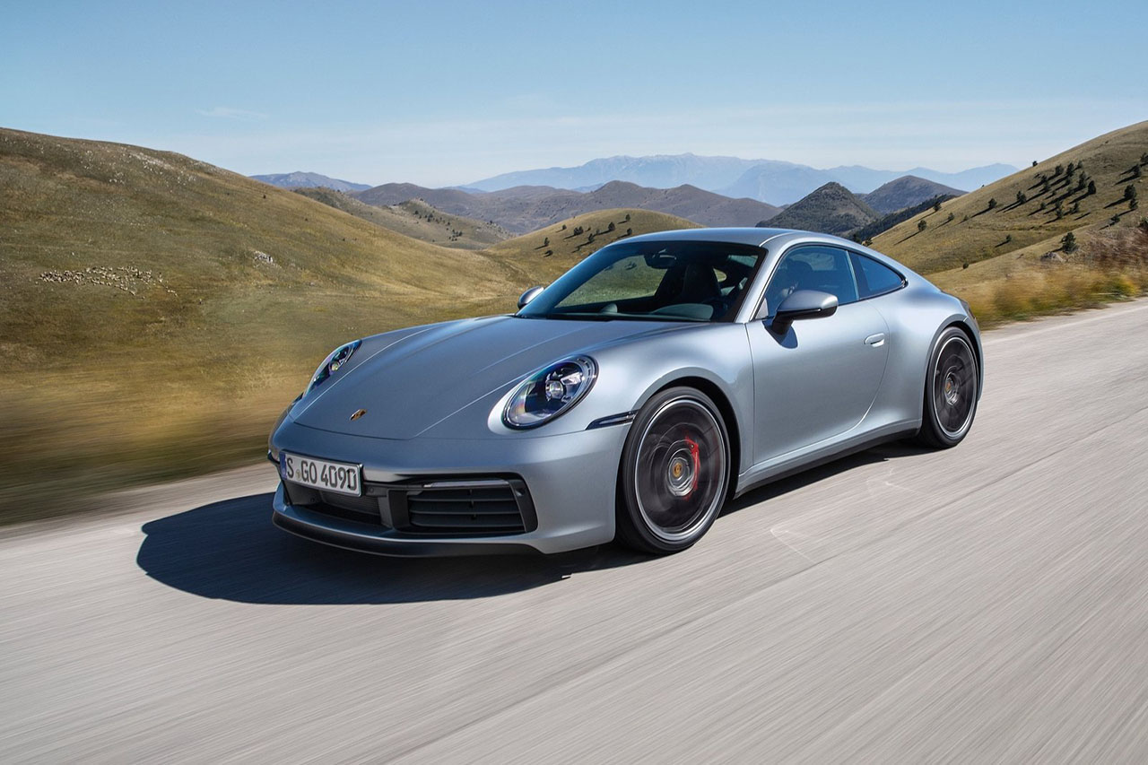 2024년 포르쉐 911 8세대 모델 주행 전면 사진 출처 카위키