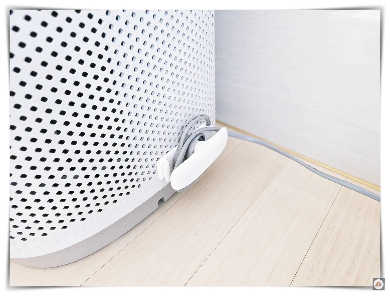 전선-정리-홀더를-이용하여-선을-정리함