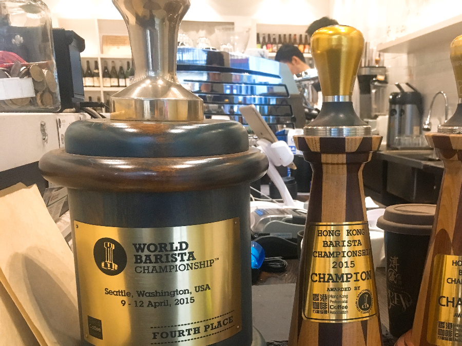 엠버커피 우승 트로피