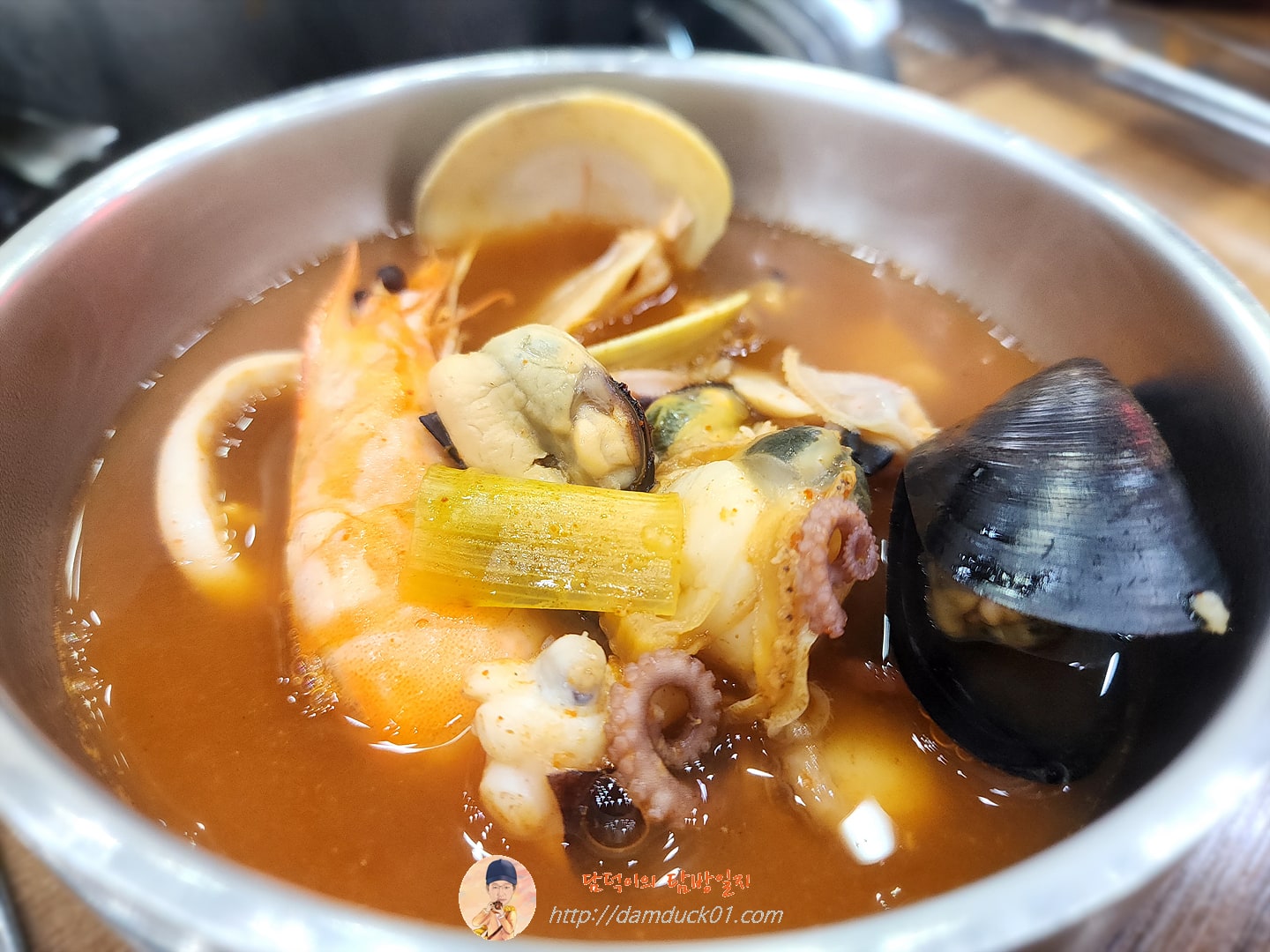 얼큰해물칼국수