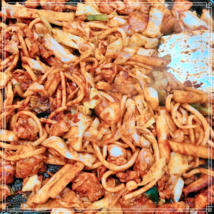 춘천 명동 닭갈비 골목 맛집 철판닭갈비, 막국수