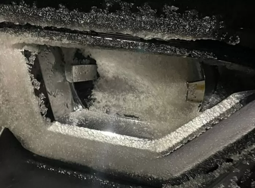 토레스_전조등에_쌓인_눈(2)