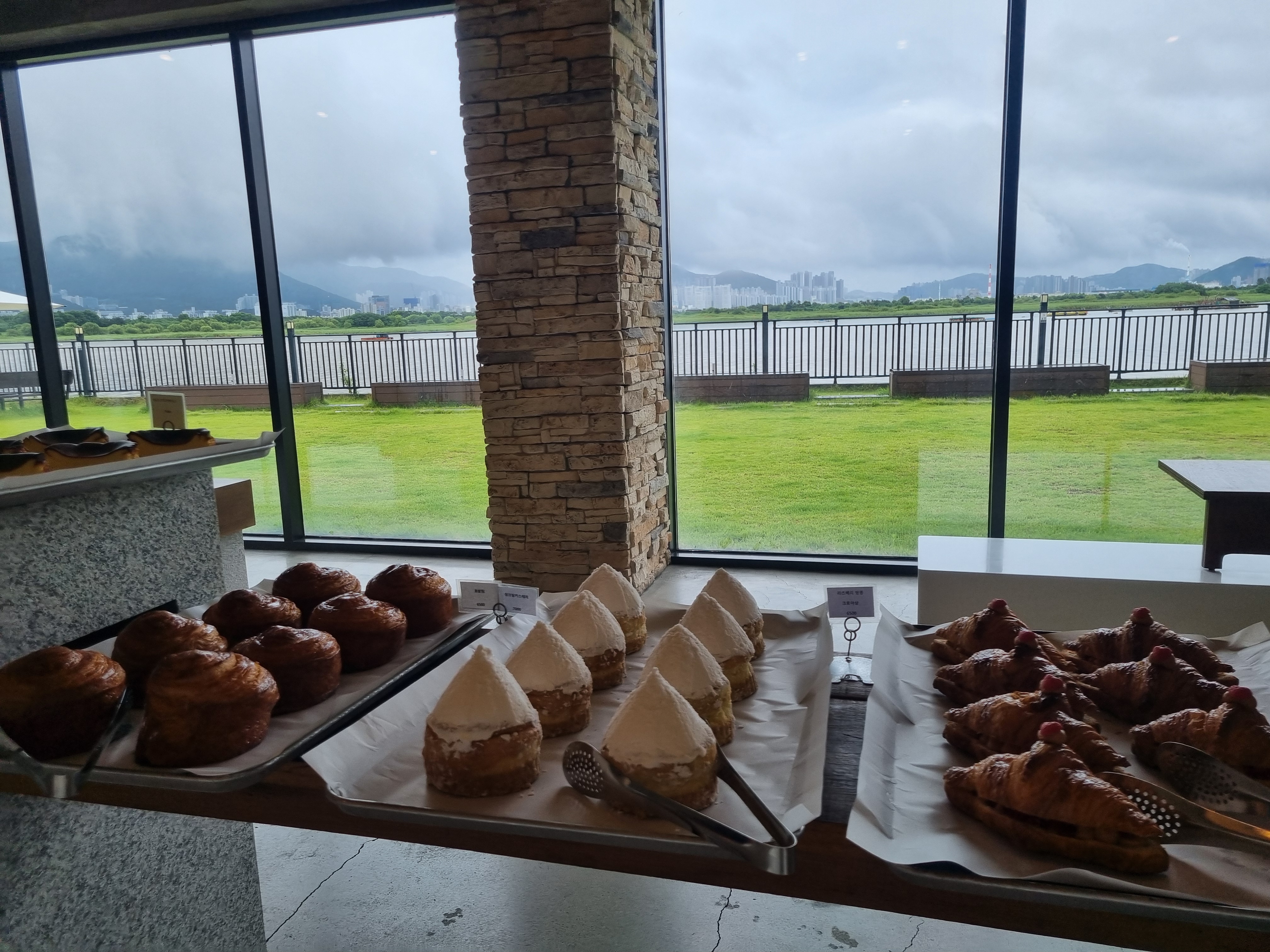 어라우즈 로스터리 카페