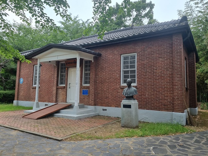 나주 순교자 기념성당 해롤드 주교관