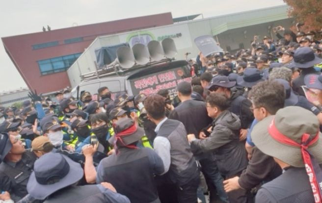 진주 화물연대 사고, CU 물류센터 사망, BGF리테일 원청교섭, 화물연대 총집결, 진주 정촌면 집회, 노동자 사망 사고, 노란봉투법 뜻, 특수고용직 정의, 노조법 2조 3조 개정, 화물연대 규탄대회, BGF로지스 파업, 특수고용노동자 교섭권, 민주노총 총력투쟁, 진주 예하리 사고, 화물 기사 처우 개선, 공권력 살인 논란, 실질적 지배력 판단, 간접고용 문제점, 노동3권 보장, 2026 노동법 이슈