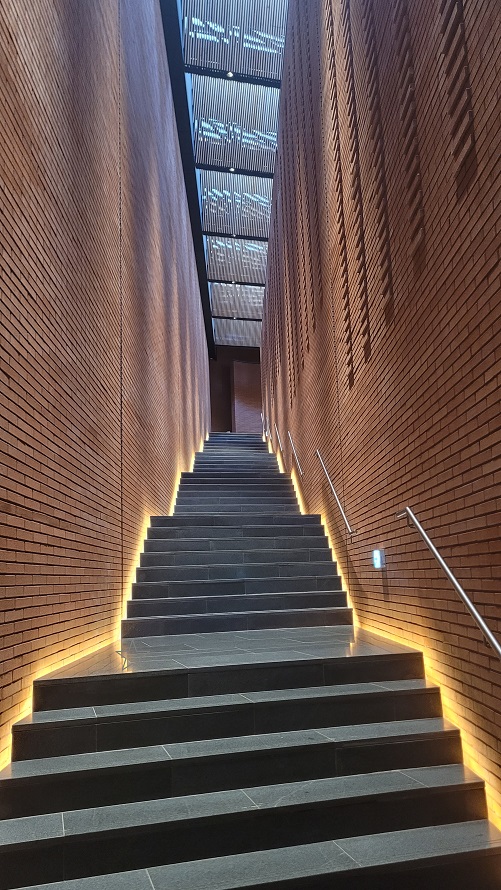 남양 성모 성지 성모 마리아 대성당 대성전으로 올라가는 "천국의 계단"