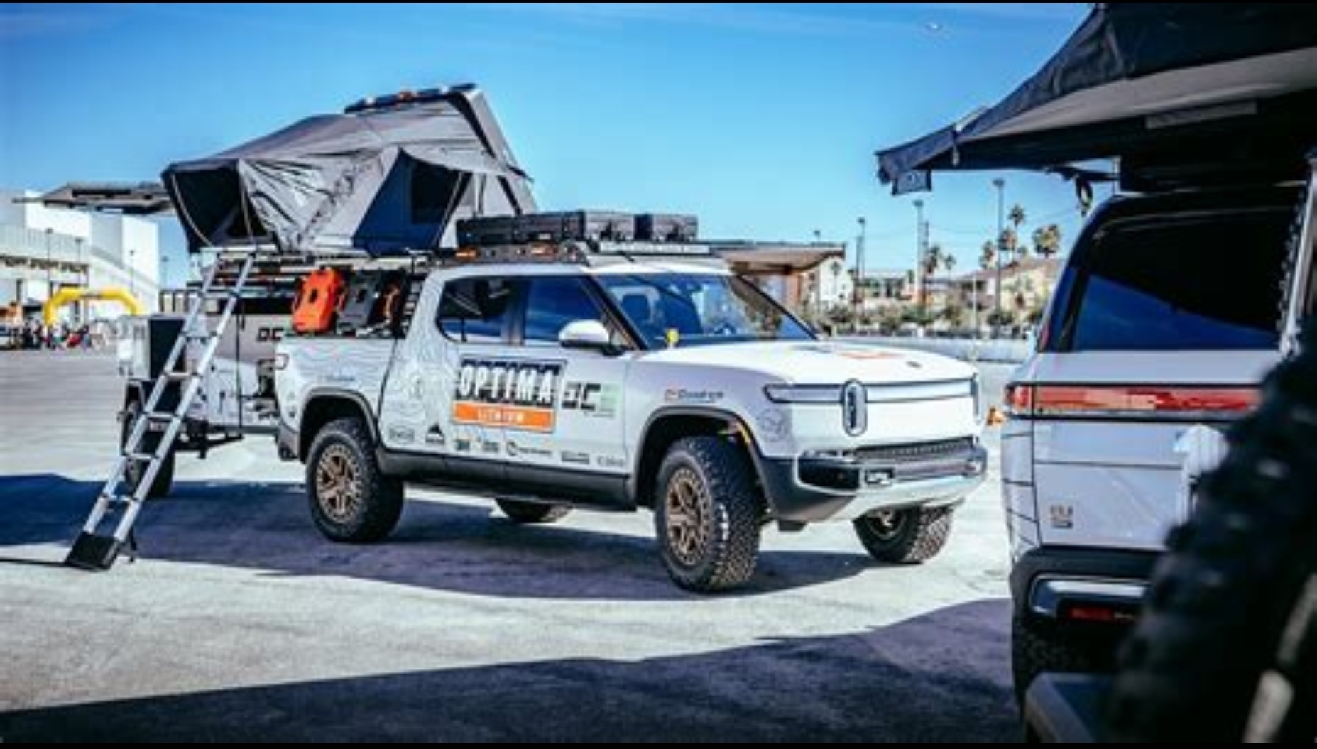 리비안 R1T 오버랜드 캠핑카