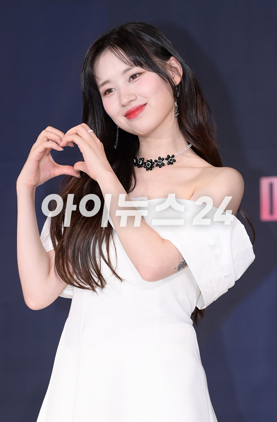 '애교 하트 발사' 위키미키 엘리가 13일 오후 서울 종로구 HW컨벤션에서 진행된 Mnet '퀸덤퍼즐' 제작발표회에 참석하고 있다. [사진=정소희 기자]