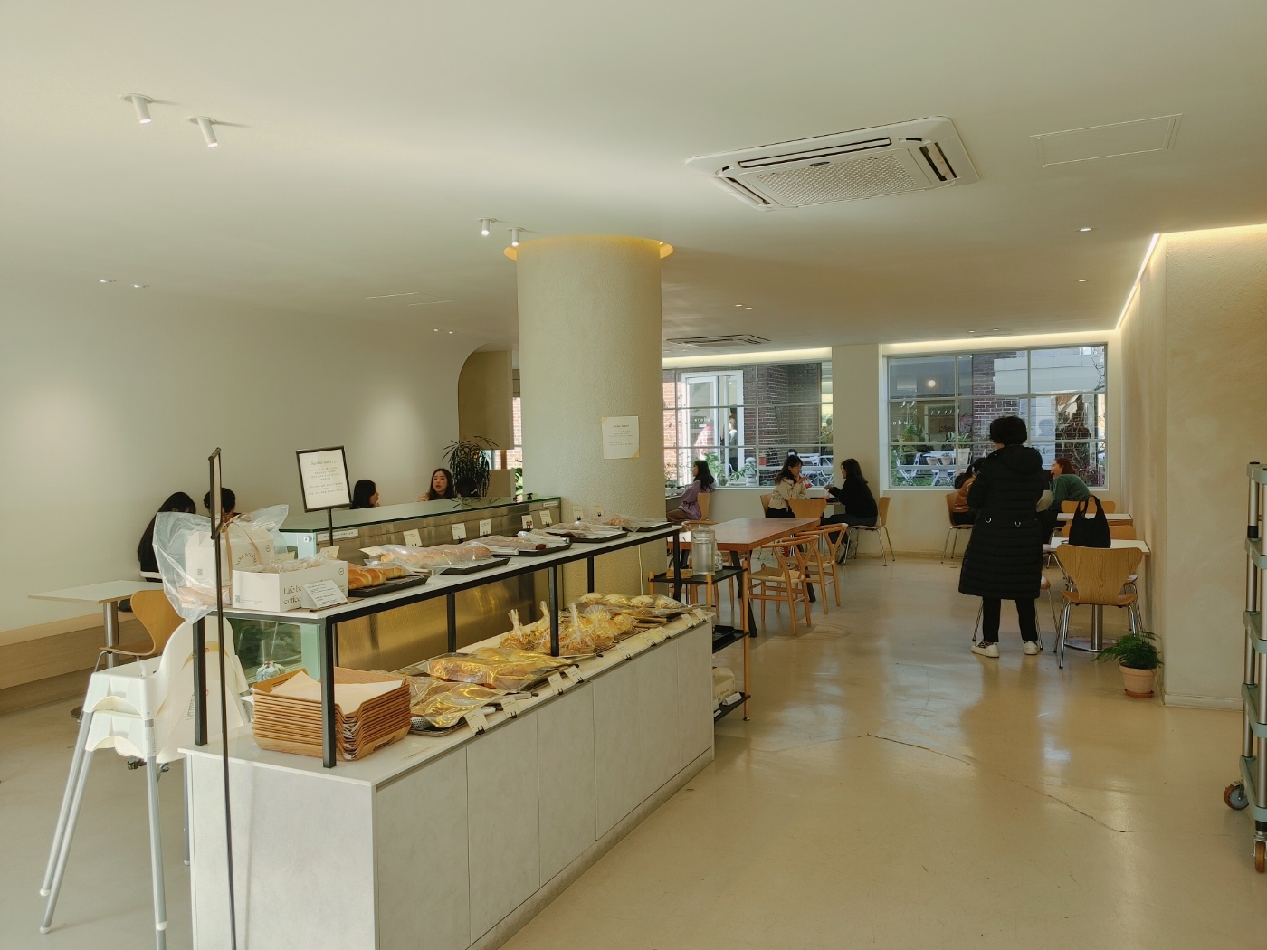 서부커피로스티스 본관 실내