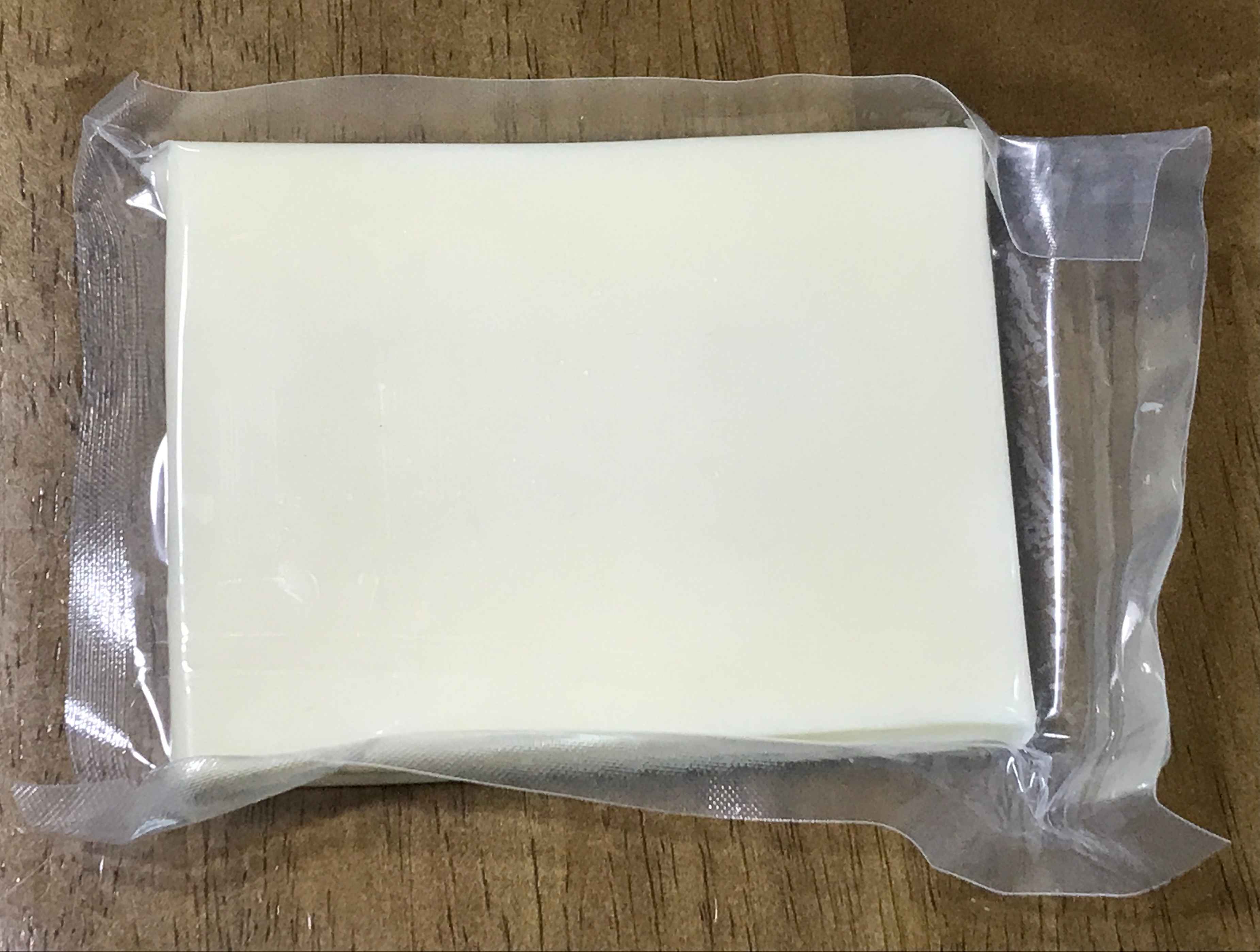 비닐 포장된 체다치즈