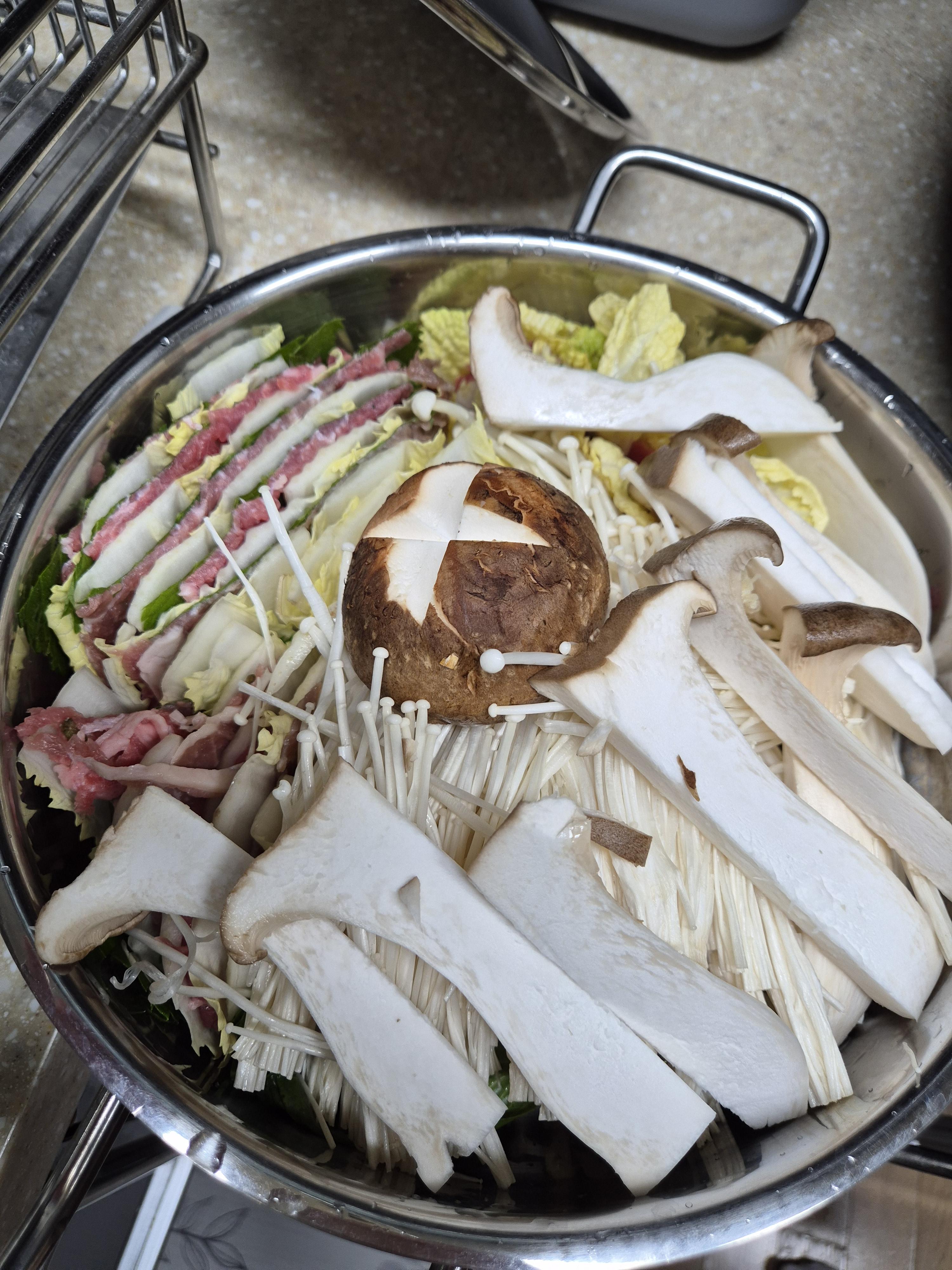 홈플러스 밀키트 밀푀유나베 냄비에 모든 식재료 준비 완료