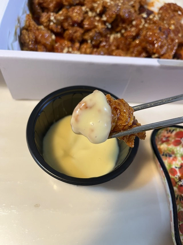 치즈머스타드 소스를 품은 닭강정