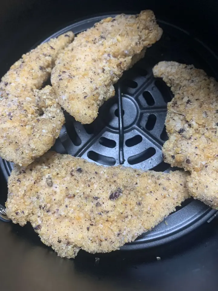 에어프라이어에_조리_중인_치킨