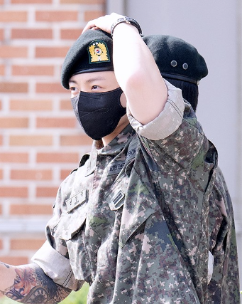 정국-전정국-군복