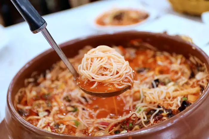 투데이 맛있는 메뉴 굴 삼합, 굴 어묵, 굴 탕수육, 석화찜, 항아리 물회 맛있는 식당 추천 통영 중앙시장 맛집