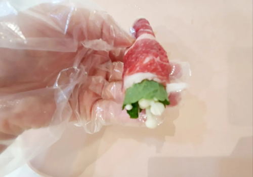 돌돌-말은-깻잎을-차돌-박이로-다시-말아-주기-2