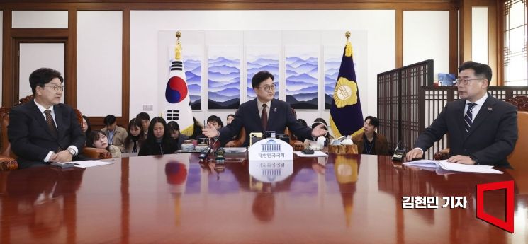 '추경 기싸움'&hellip;與 "산불&middot;AI부터 대응해야" VS 野 "민생 한계, 규모 늘려야"