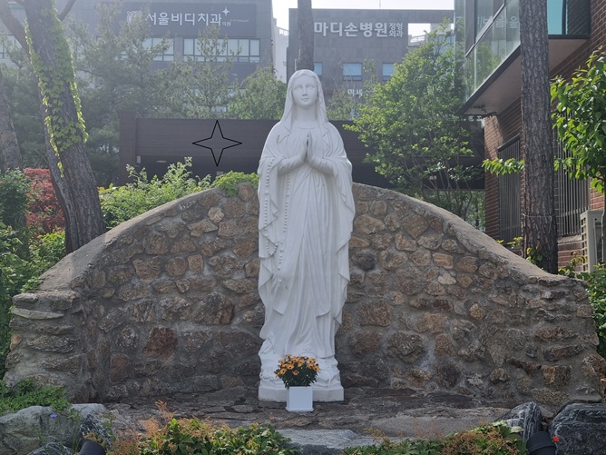 천안 불당동성당 성모동산 성모상 사진