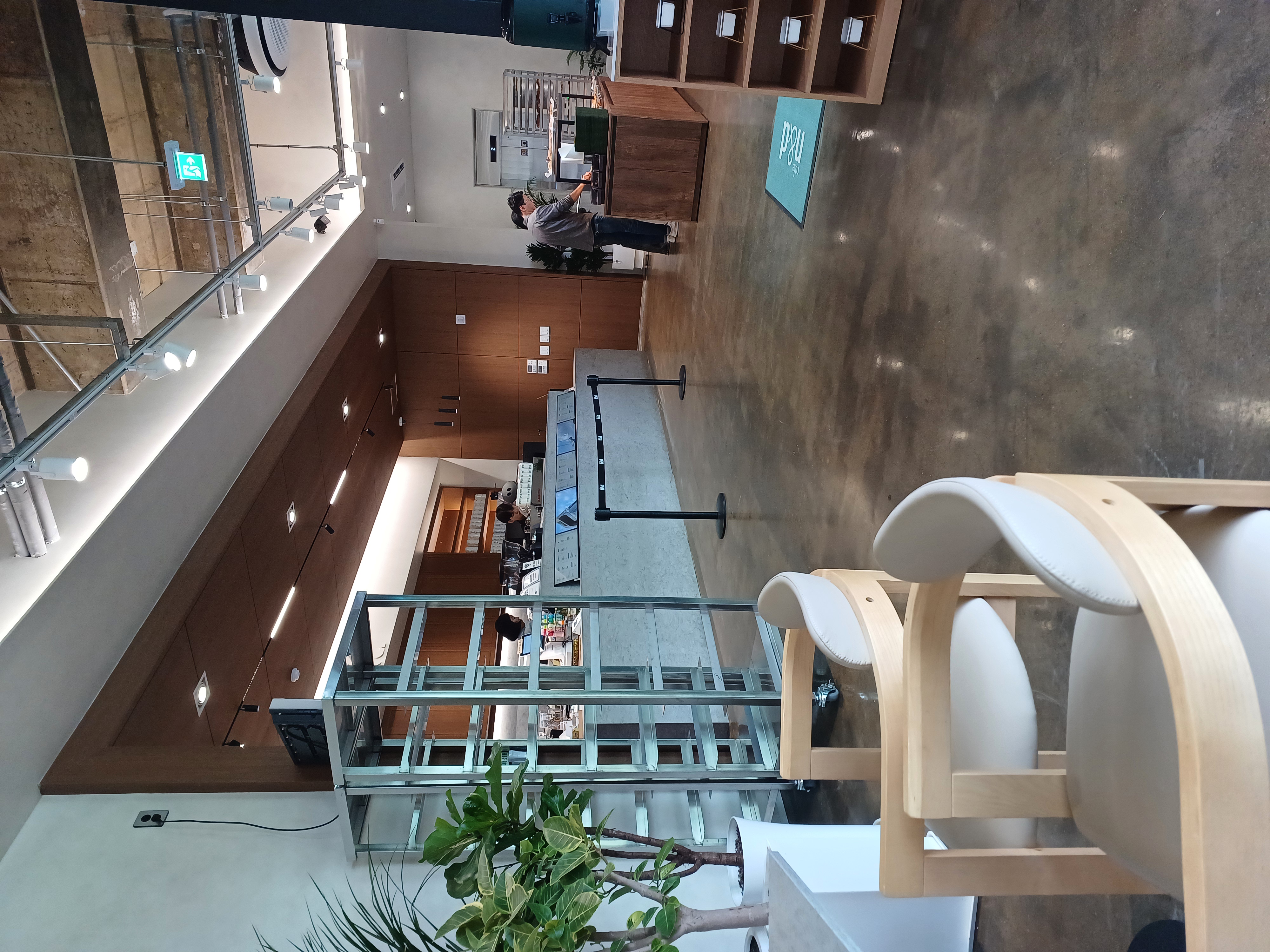 카페 N&amp;D 1층 데스크