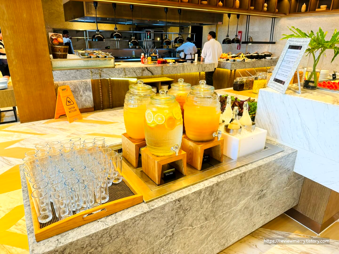 레몬수 및 오렌지 쥬스