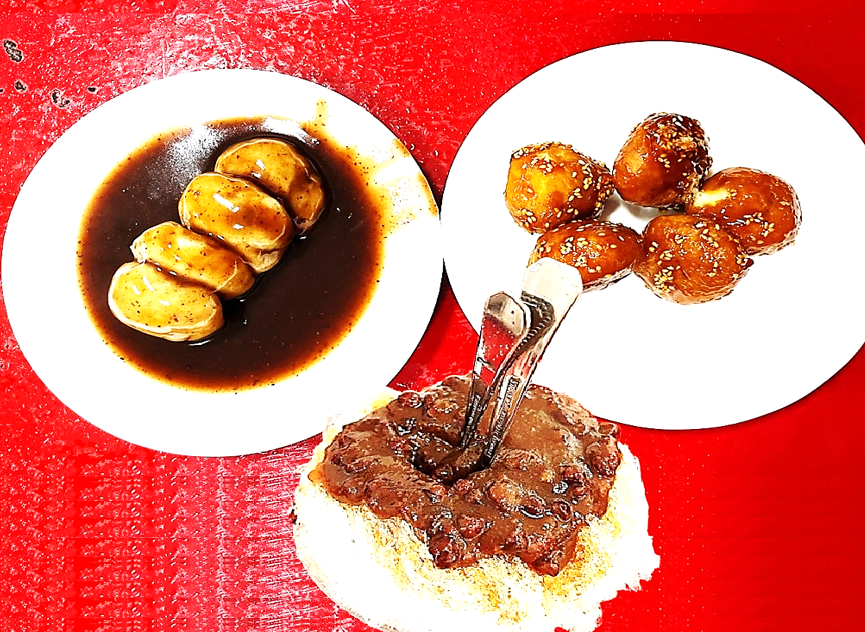 찐빵, 꿀빵, 팥빙수가 빨간 테이블 위에 차려진 진주 수복빵집의 대표 메뉴 한 상