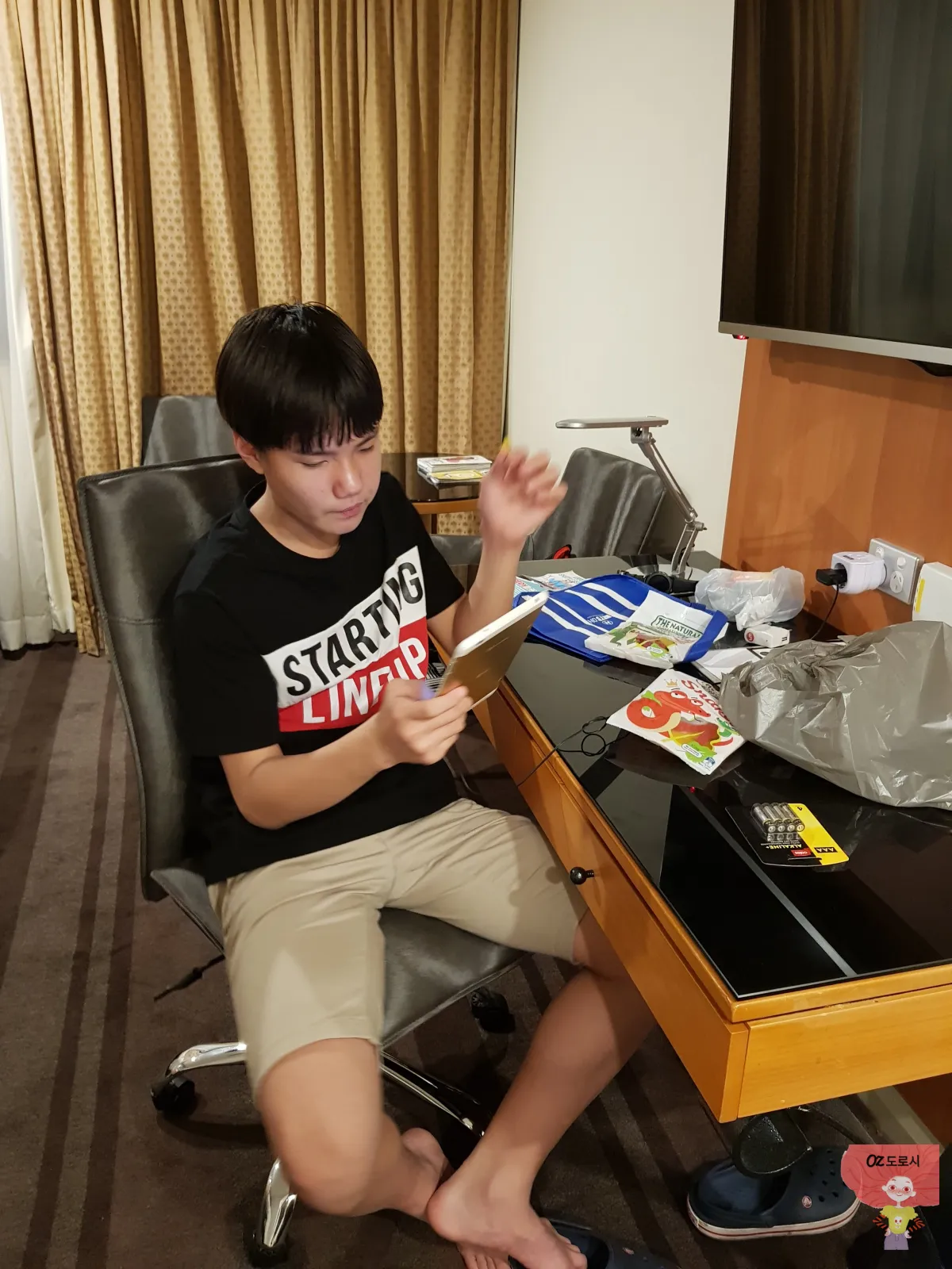 호주-시드니-리지스-월드-스퀘어-호텔-디럭스-트윈룸에서-휴식