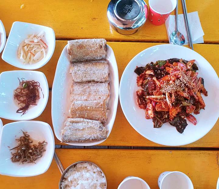 남해 식당 멸치쌈밥 멍게비빔밥 갈치조림 멸치회무침 고등어구이 해물부추전 수완 좋은 여행 맛집 추천