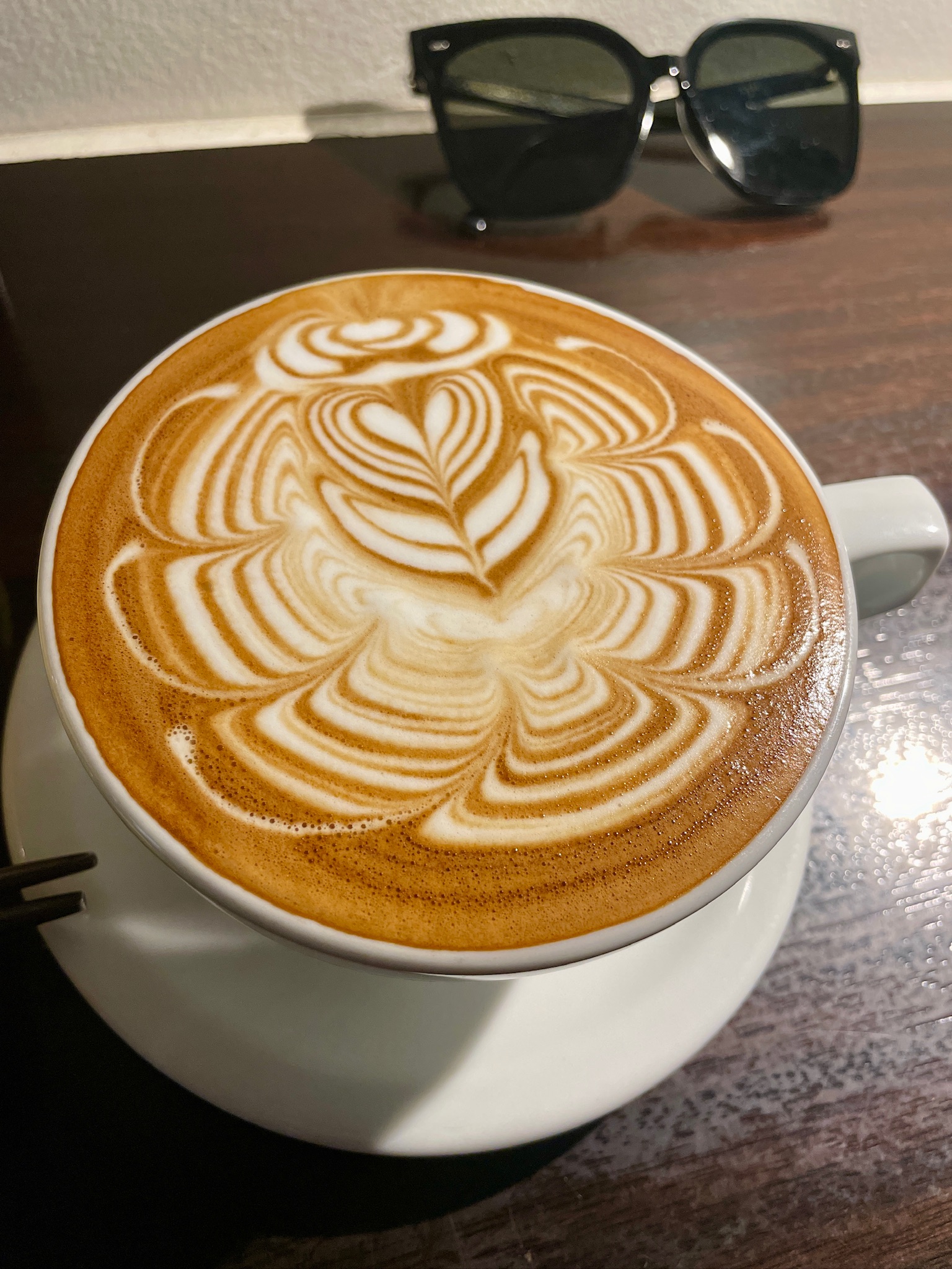 커넥트 커피 라떼 아트