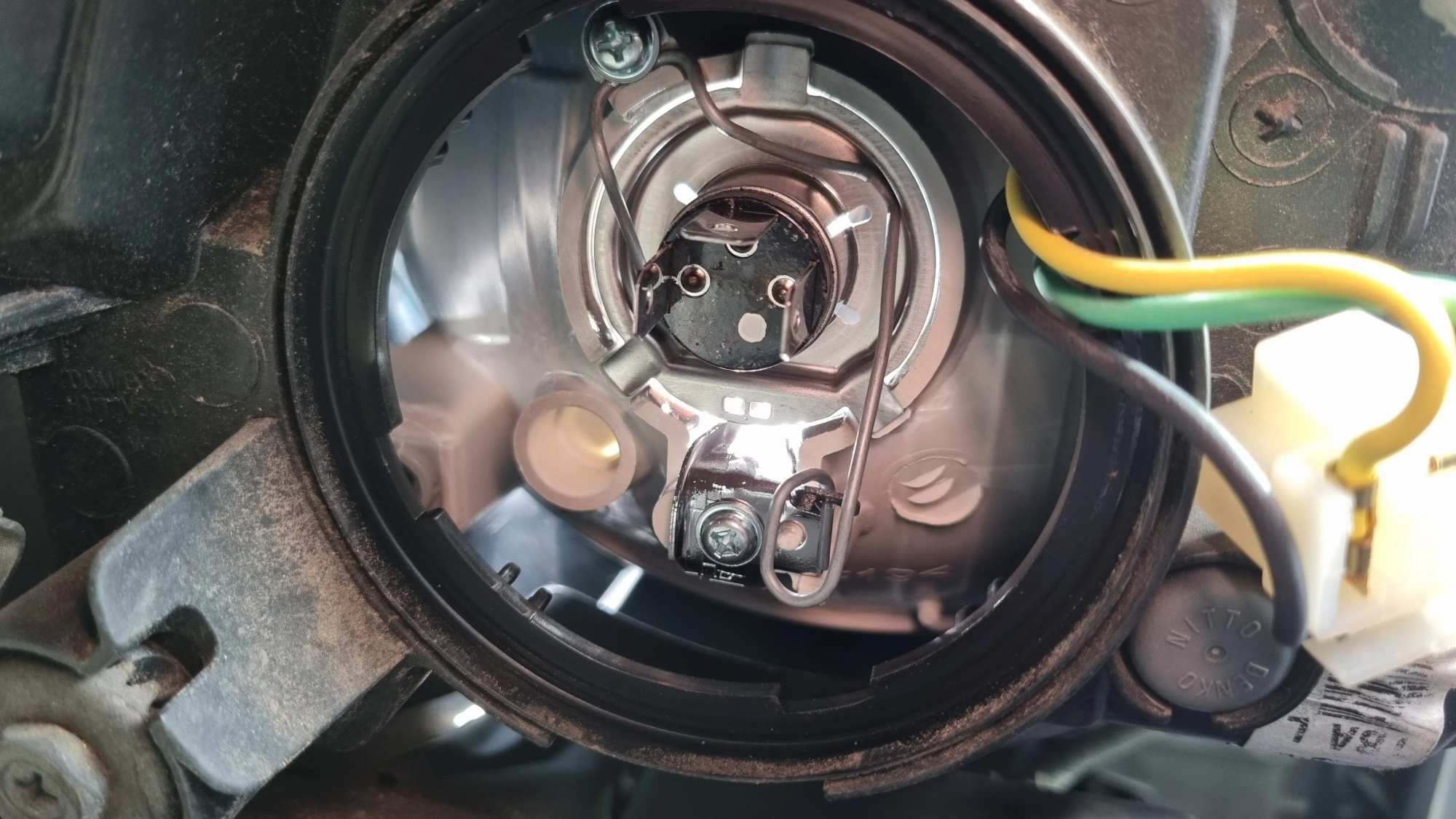 전구 고정 완료 모습