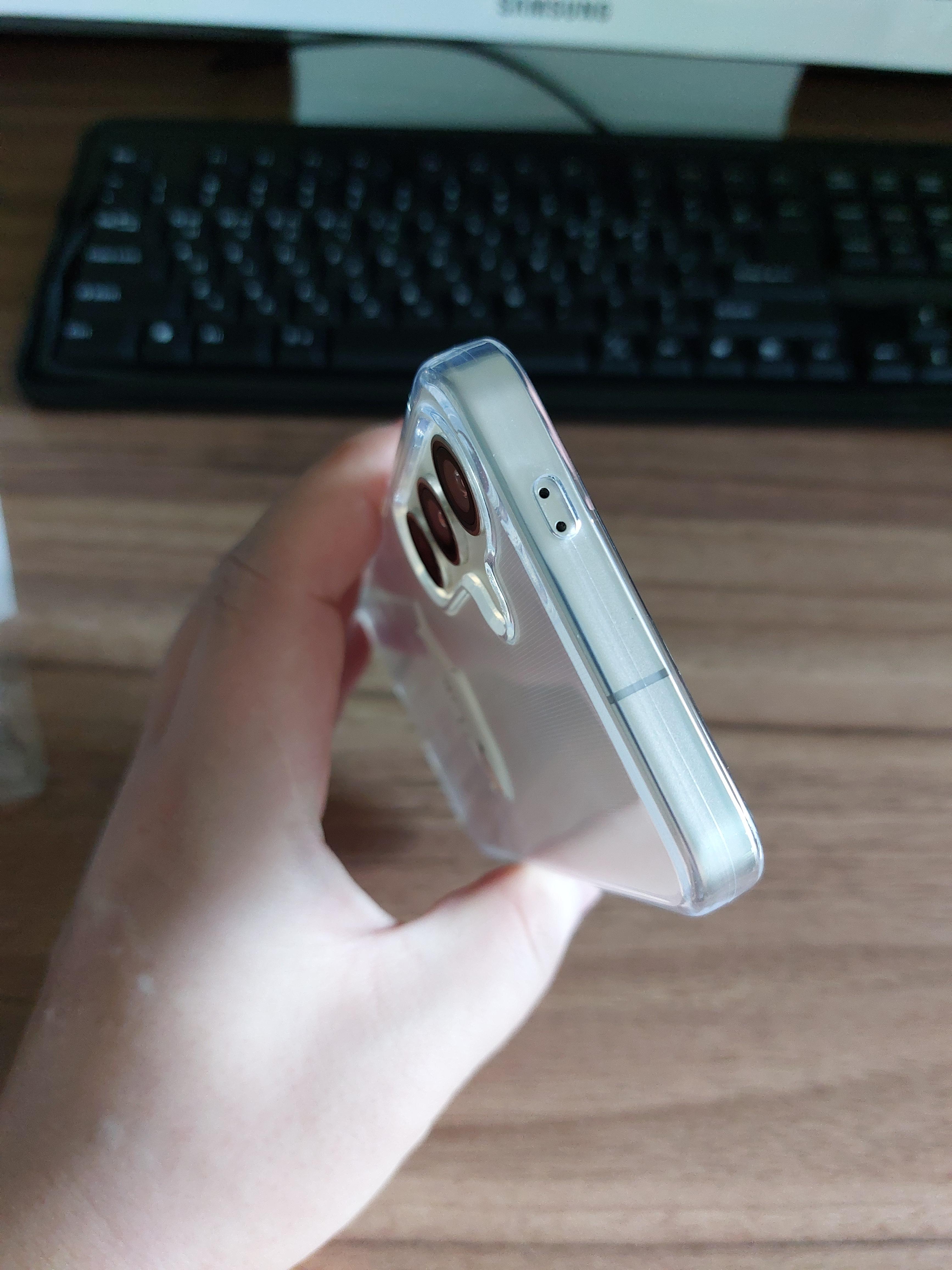 갤럭시 S24 상어 젤리케이스 상단 마이크 부분