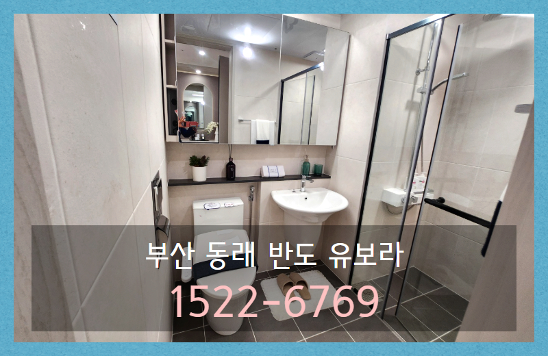 안방 드레스룸의 수납 설계가 실용적으로 구성