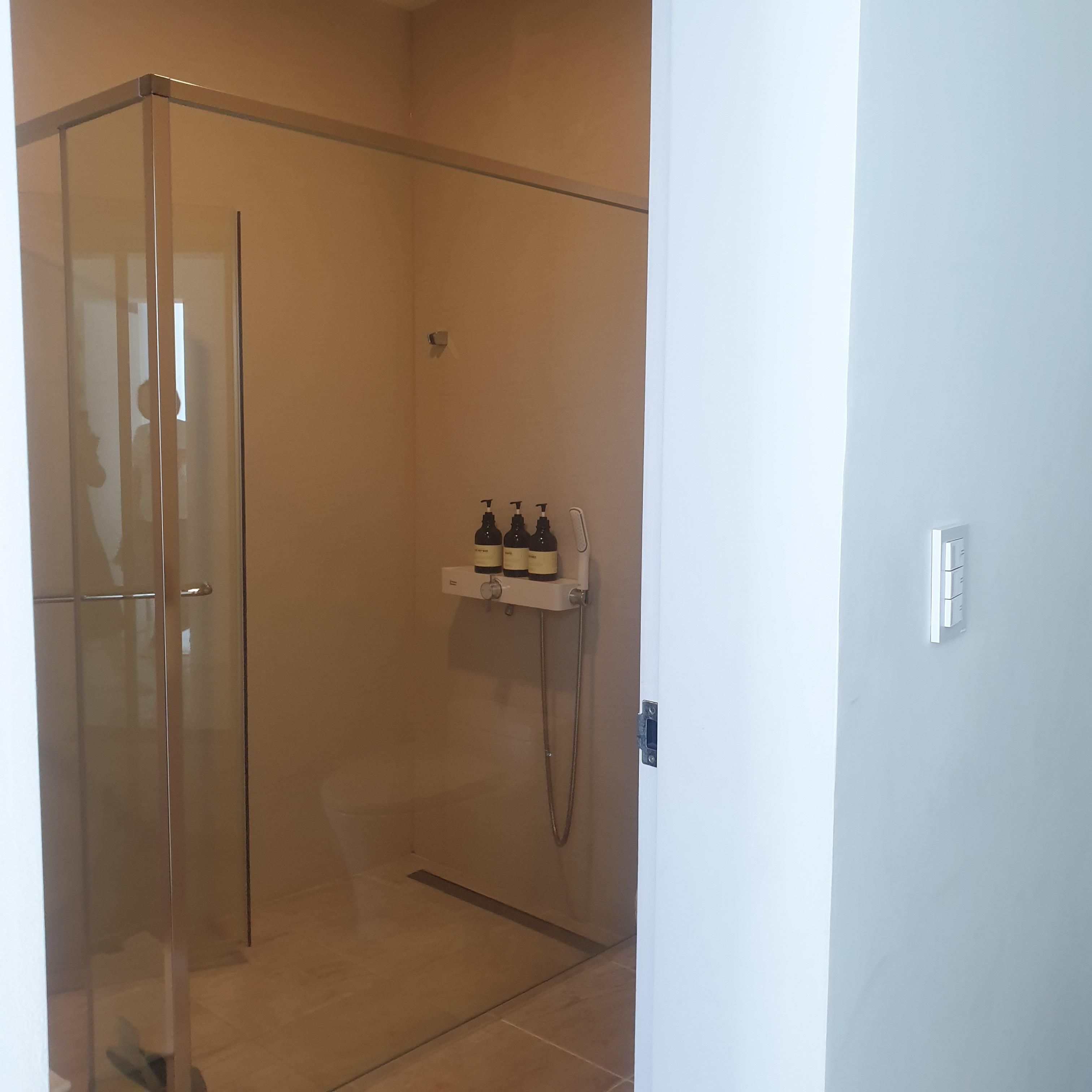 거실 화장실 샤워부스