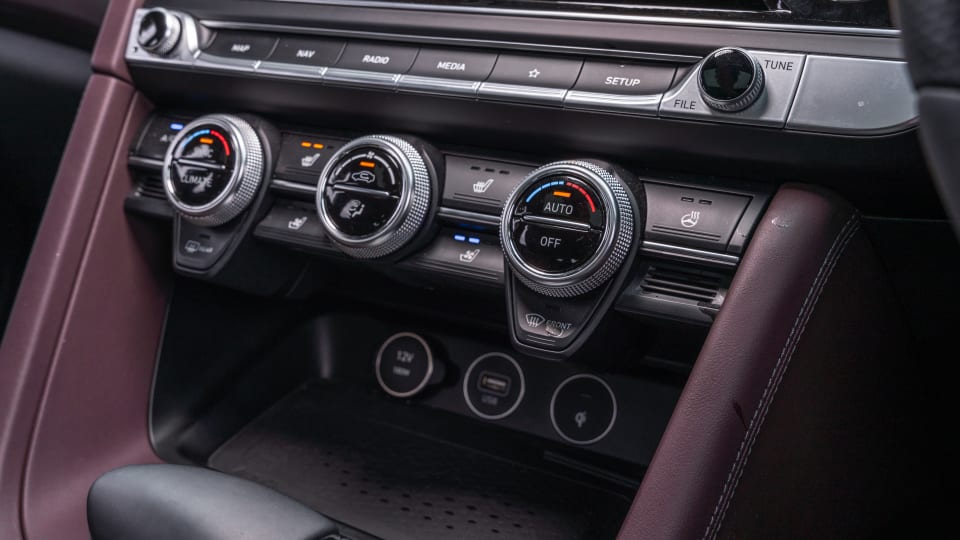 [신차구매 가격] 제네시스 G70 슈팅 브레이크 실내