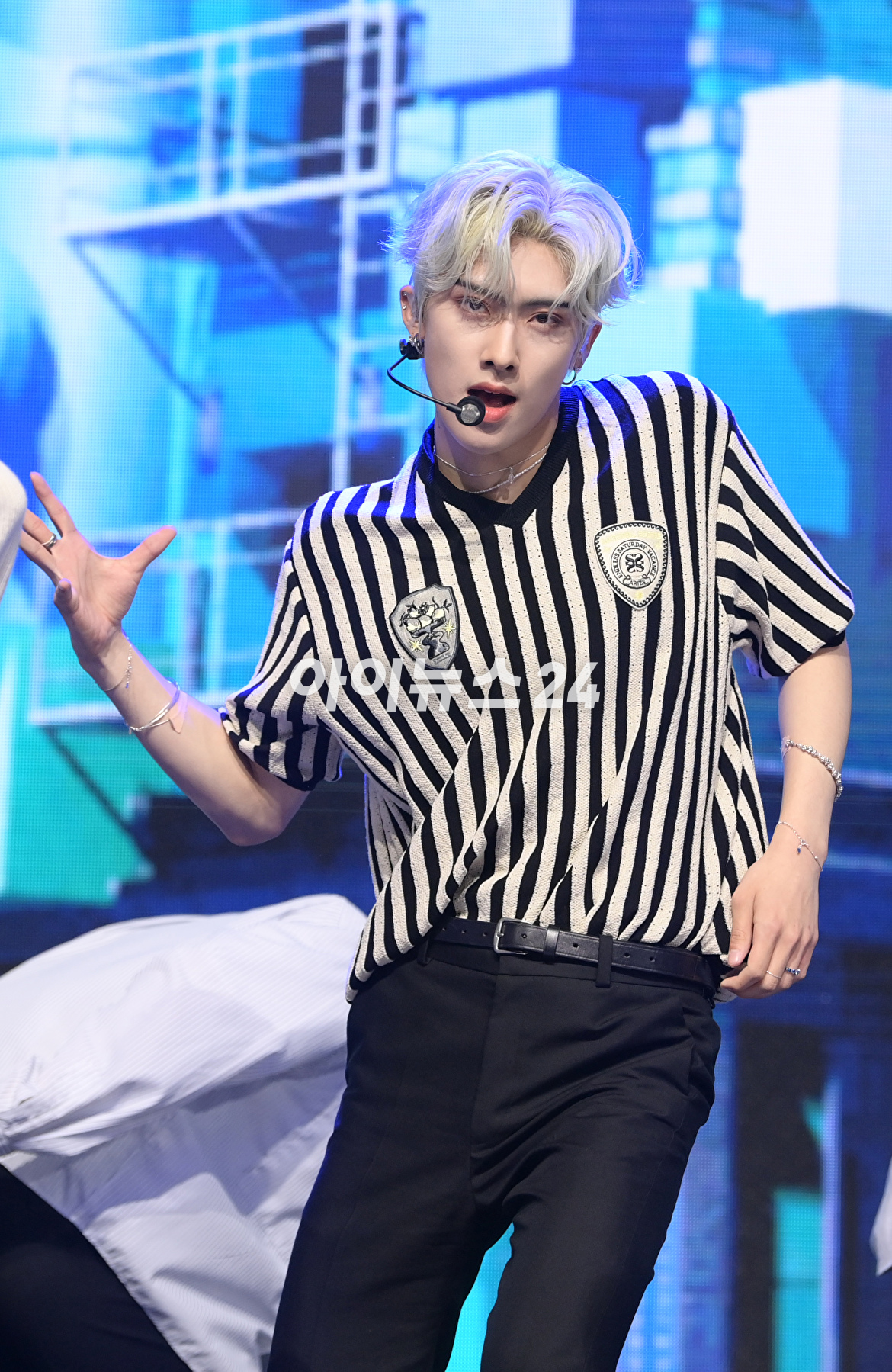 그룹 제로베이스원 리키가 10일 오후 서울 광진구 광장동 예스24라이브홀에서 열린 제로베이스원(ZEROBASEONE) 데뷔 쇼케이스에 참석하고 있다. [사진=정소희 기자]