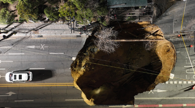 도로 싱크홀 이미지