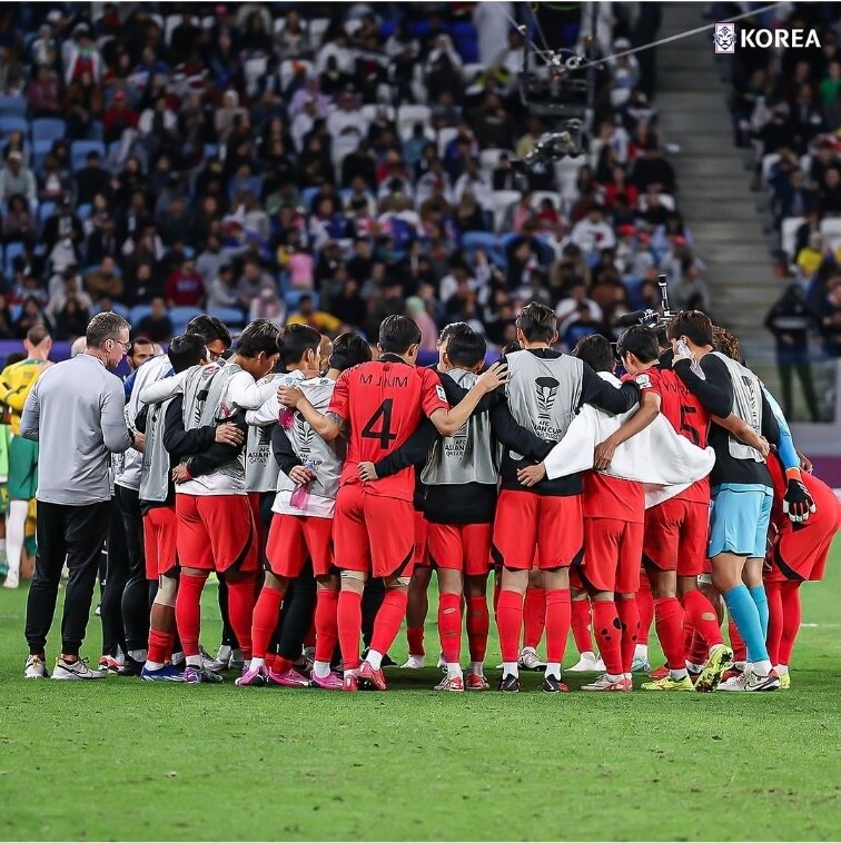 어깨동무하고있는-축구-국가대표팀