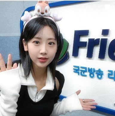 트롯 가수 강혜연 다람쥐 머리띠 한 모습