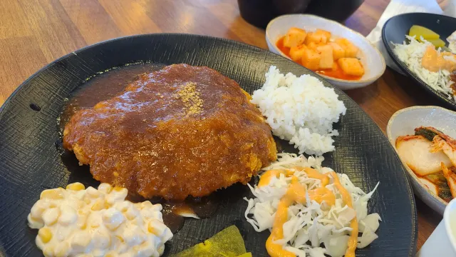 대왕칼국수가야밀면에서 주문한 돈가스