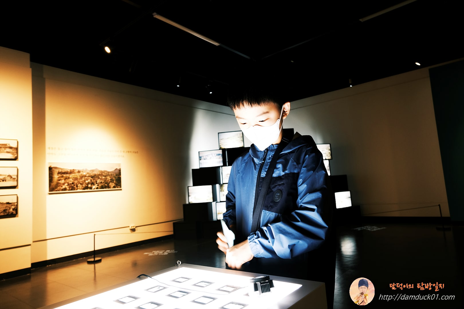 북한 모습 필름 확대경