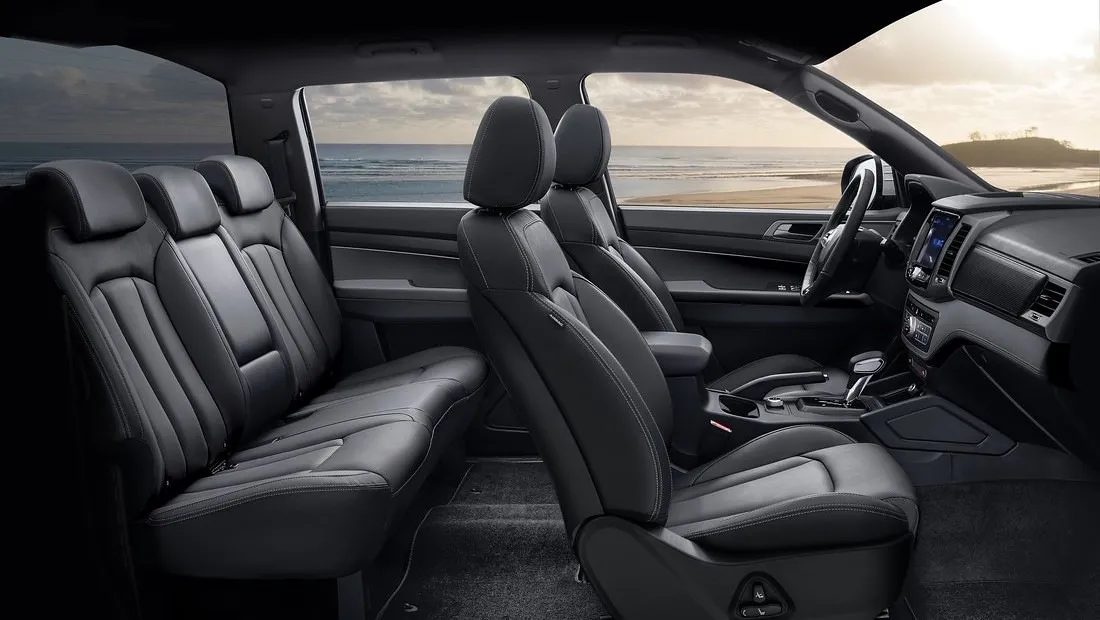 렉스턴 스포츠 실내