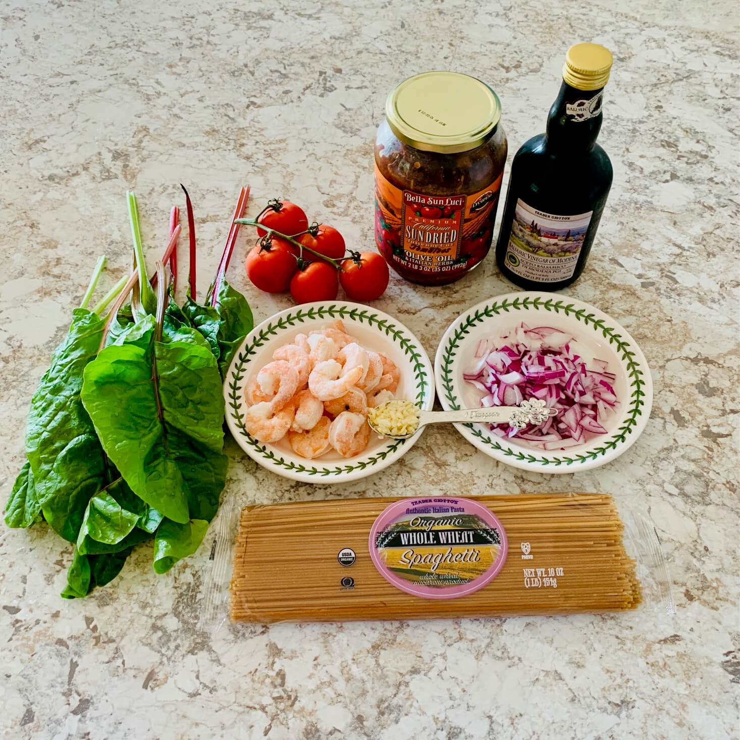 근대잎-토마토-양파-새우-간마늘-파스타면