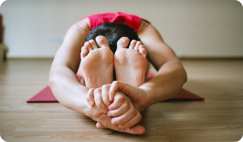 집에서 스트레칭하는 사진