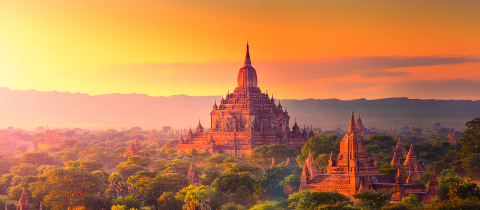 Pagodas_in_Bagan_myanmar_sunset