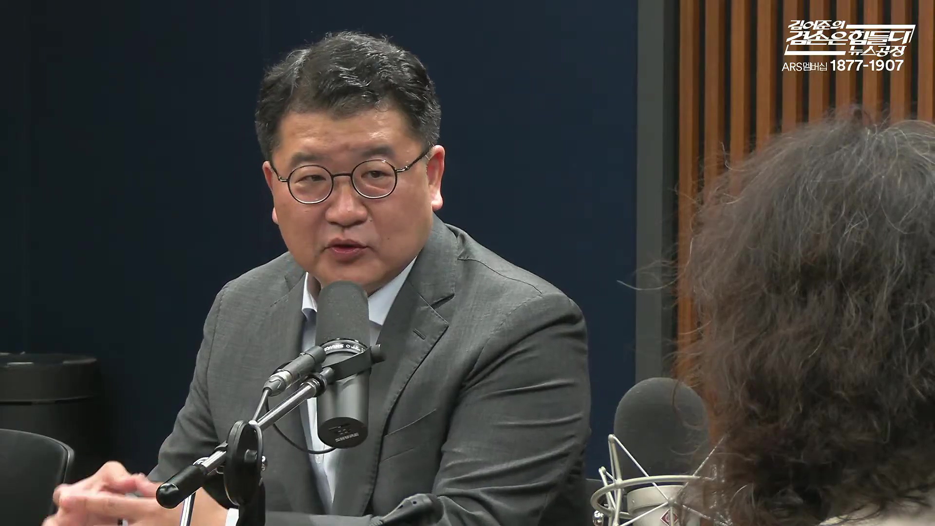 김어준의 겸손은힘들다 뉴스공장 2025년 10월 30일 목요일 [박현광, 최종건, 박선원, 홍사훈, 신용한, 주진우, 천준호, 이건태, 박구용, 스포츠공장].mp4_20251030_202230.901.jpg