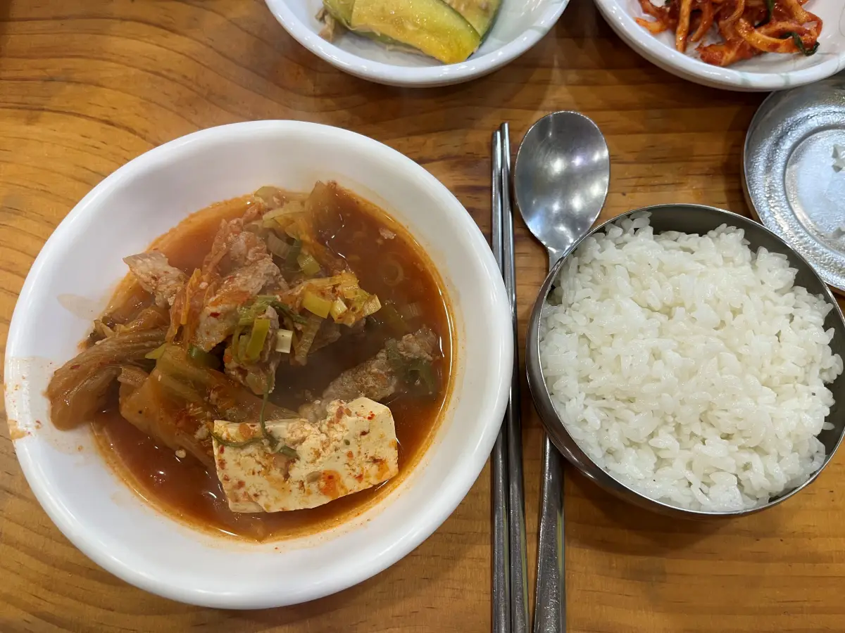 이동엄마김치찌개-김치찌개-앞접시