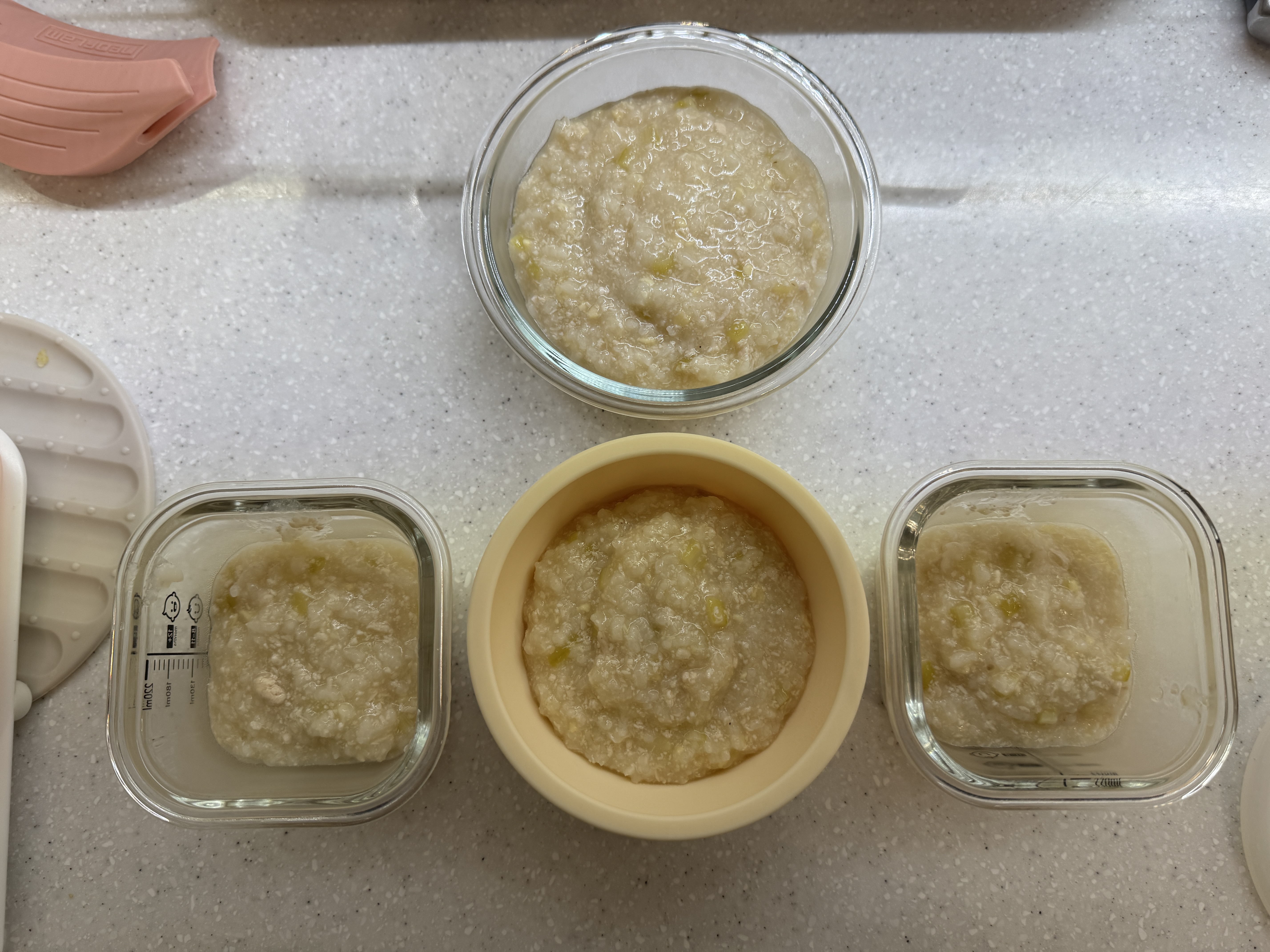 닭고기아스파라거스감자치즈 죽을 소분한 사진