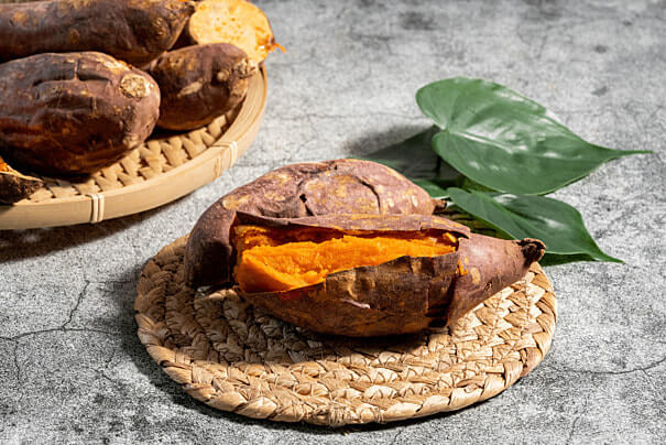 다이어트 식단에 사용되는 신선한 고구마